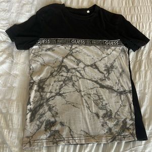 Guess XS graphics t-shirt
